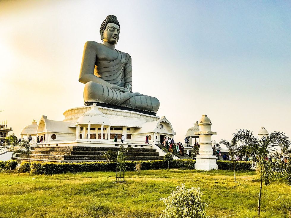 1200px A view of Dhyana Buddha statue