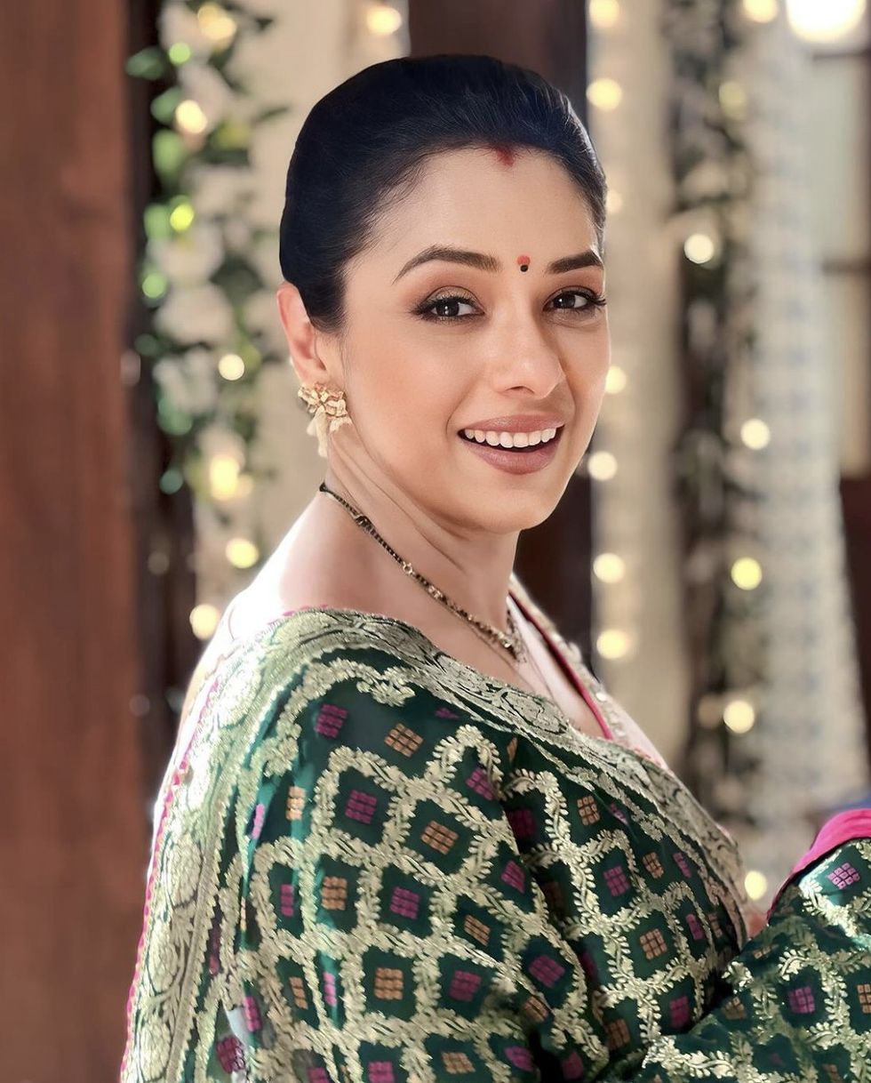 15. Rupali Ganguly 743