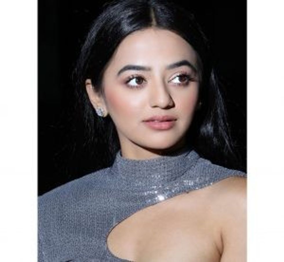 2. Helly Shah 02831 o e1614852603838