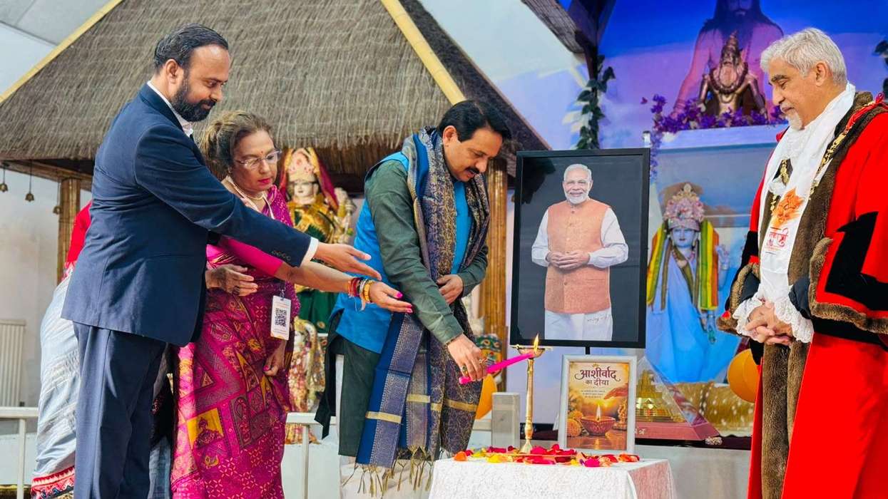 Modi's birthday marked with prayers and ‘Aashirwad Ka Diya’ at London Siddhashram