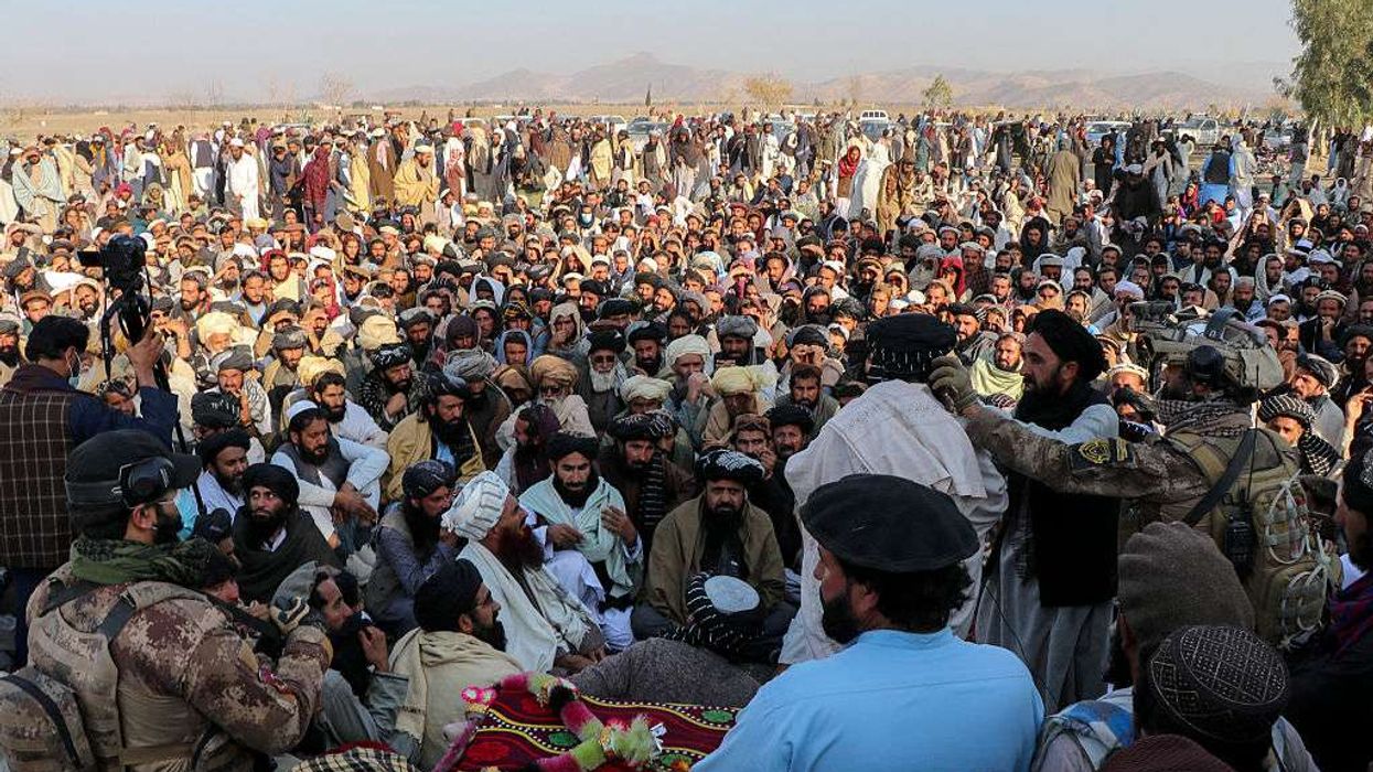 Deadly attacks near Afghan border kill six Pakistani officials