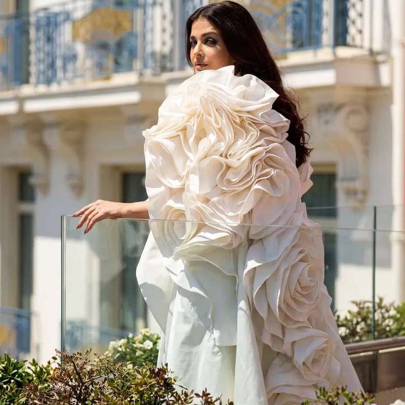 air india dress designer What do you think about there saree-pants uniform? Air India's new cabin crew uniforms, designed by celebrity designer Manish Malhotra, have once again sparked controversy online. The saree-pants look, introduced to blend