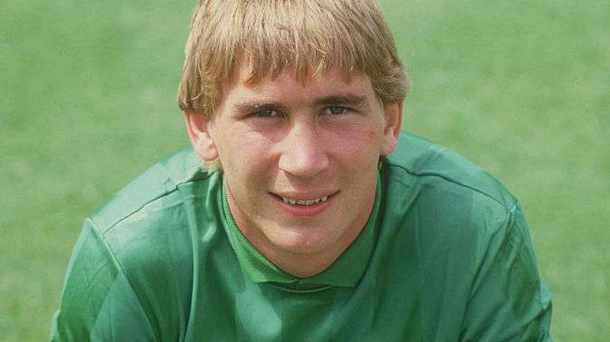 Alan Knight, Portsmouth's record appearance holder in goal, has died at the age of 65.
