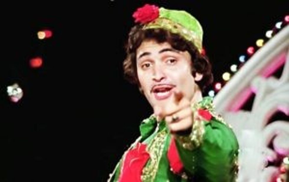 Amar Akbar Anthony x438