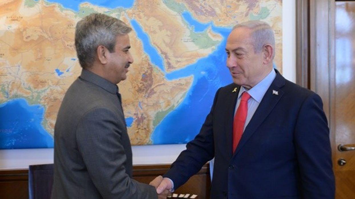 Netanyahu hosts Indian media
as countries pledge stronger ties