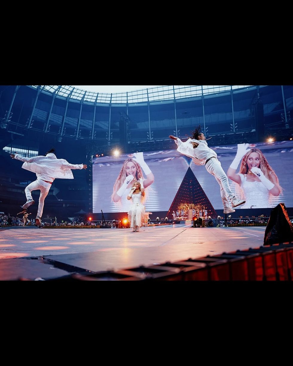 Beyonc\u00e9 Shines in Rain as Cowboy Carter Tour Opens with Glam & Family