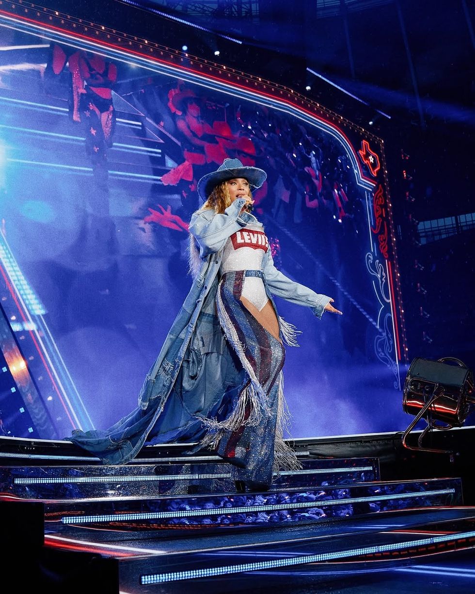 Beyonc\u00e9 Shines in Rain as Cowboy Carter Tour Opens with Glam & Family