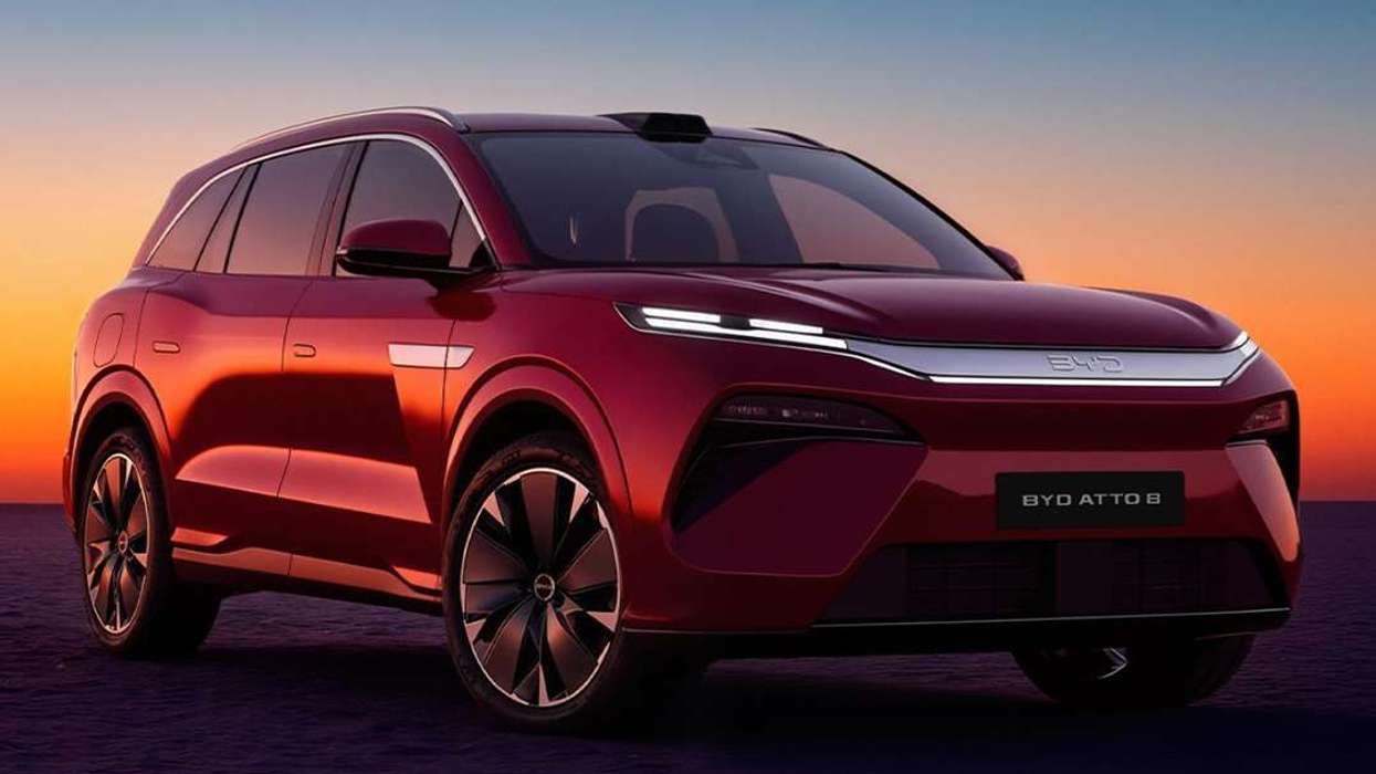 BYD Atto 8 SUV
