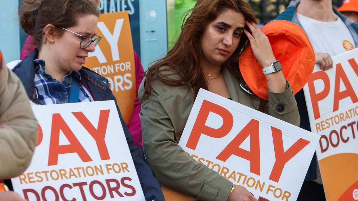 UK Confirms 4% Pay Rise for Teachers and Doctors | EasternEye