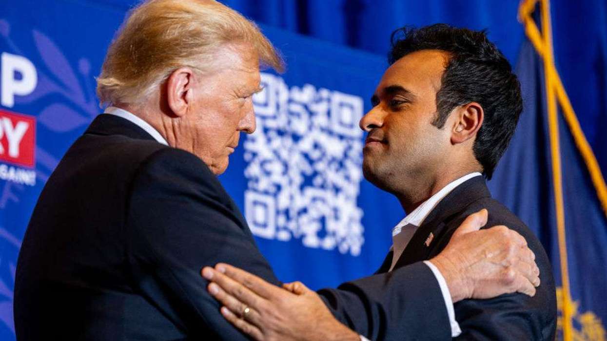 Donald Trump (L) with Vivek Ramaswamy