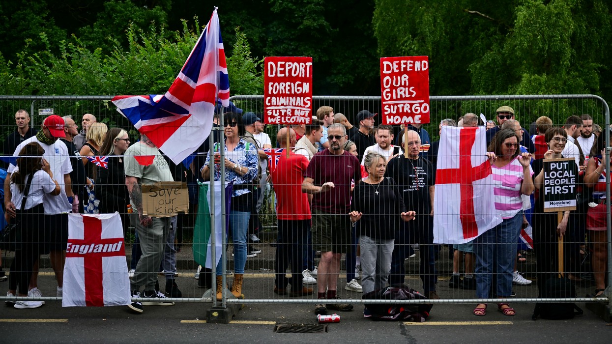 Anti‑Migrant Protests in Epping Turn Violent Amid Clashes | EasternEye