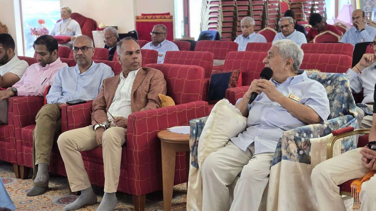Sant Bhagwant Sahebji honours Garavi Gujarat's legacy at Anoopam Mission