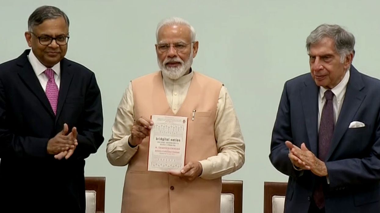(From left) N Chandrasekaran
from the Tata Group, Indian prime minister
Narendra Modi and Ratan Tata in New Delhi in
October 2019.