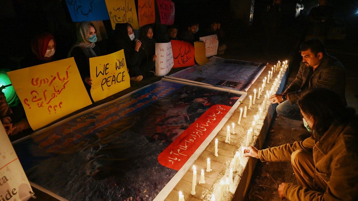 Hazara Shiites refuse to bury dead as Pakistan protest continues