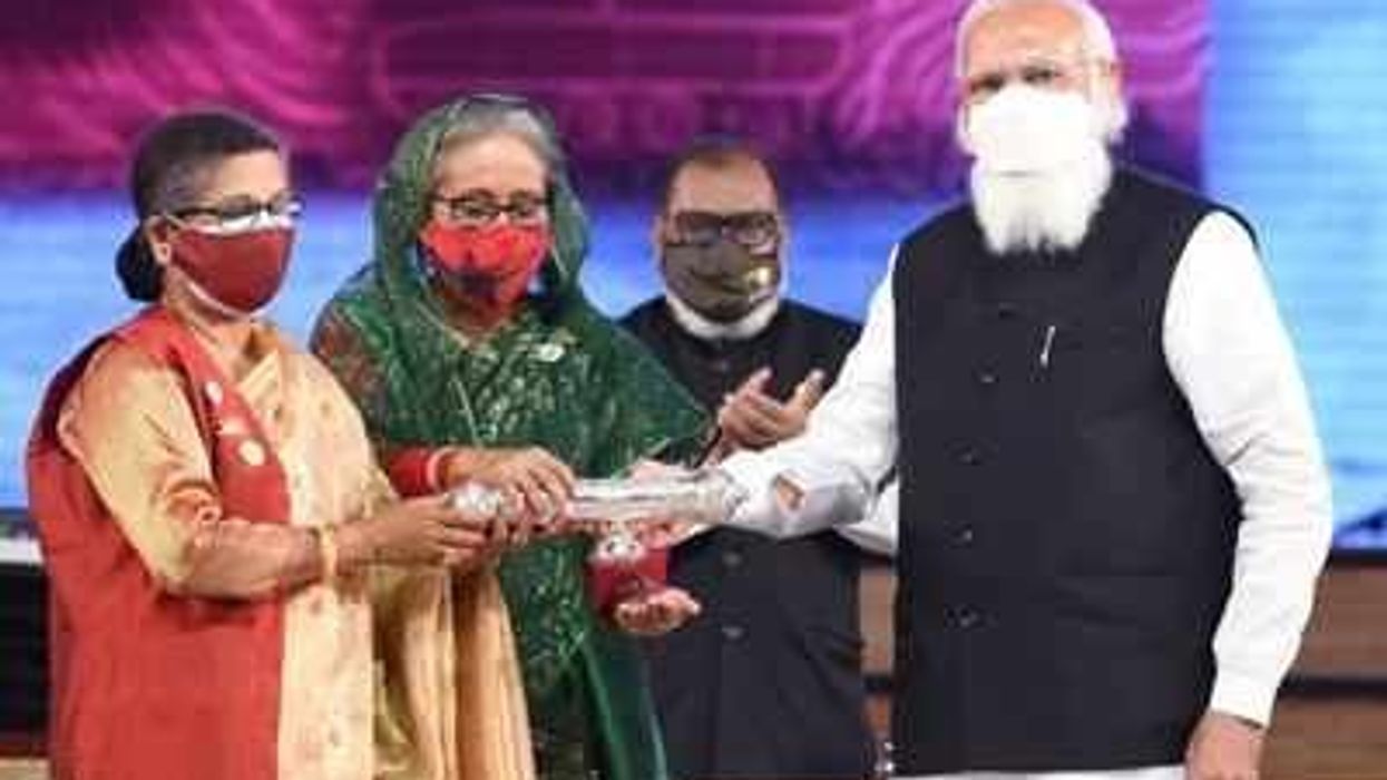 Modi dons 'Mujib jacket' as he pays tribute to Bangladesh's Father of the Nation