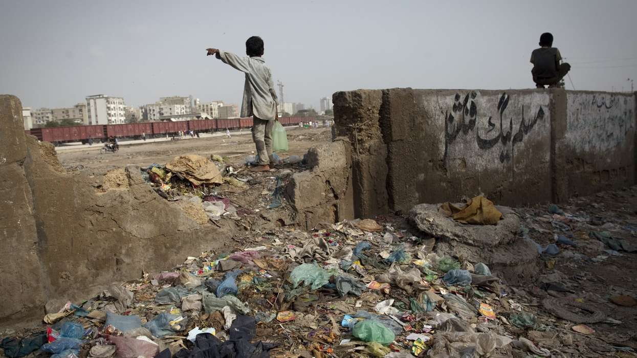 Pakistan slum dwellers map flood risks to stop evictions