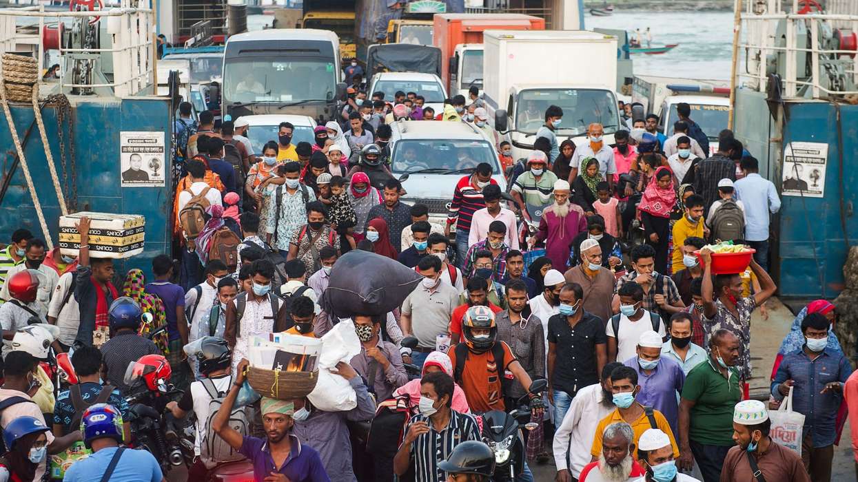 Bangladesh virus shutdown triggers exodus from capital
