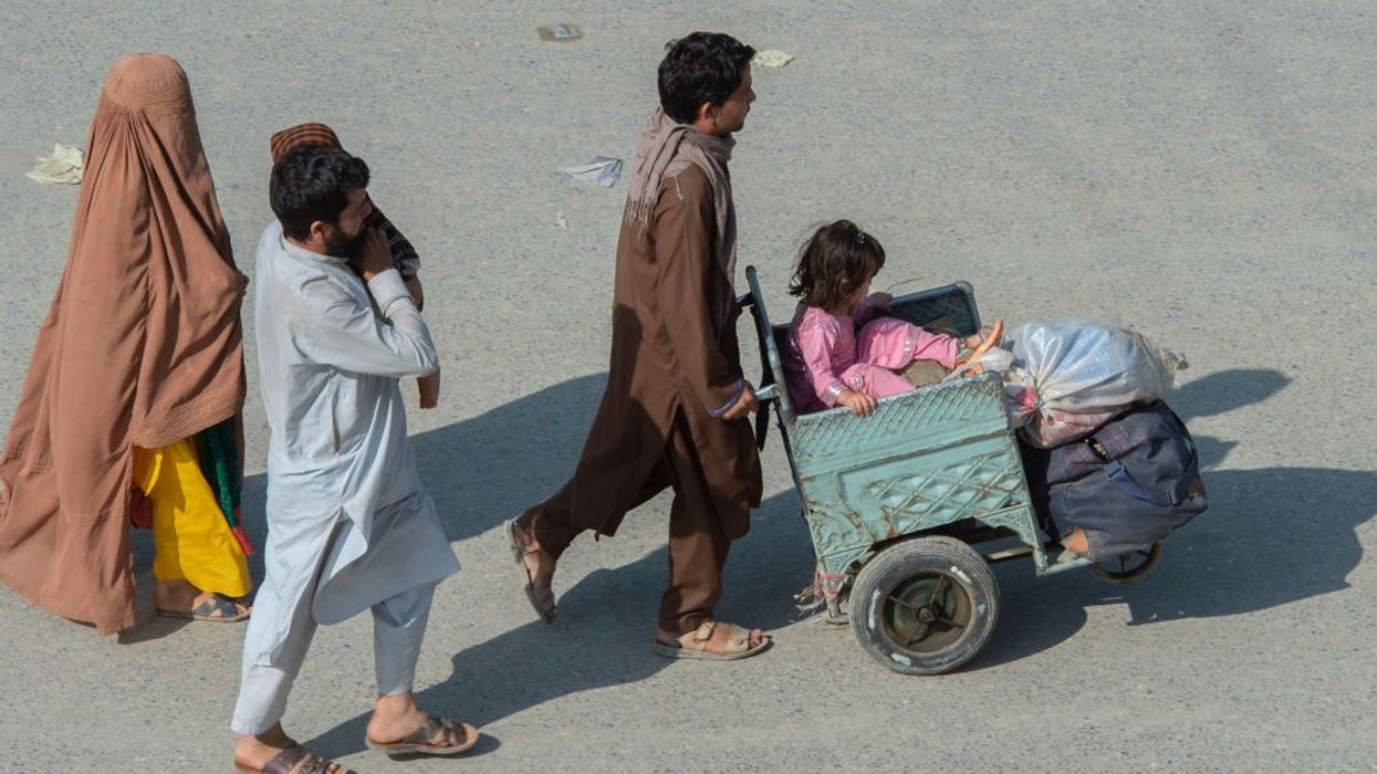 Pakistan says 4 soldiers killed in ambush by Afghan militants along border