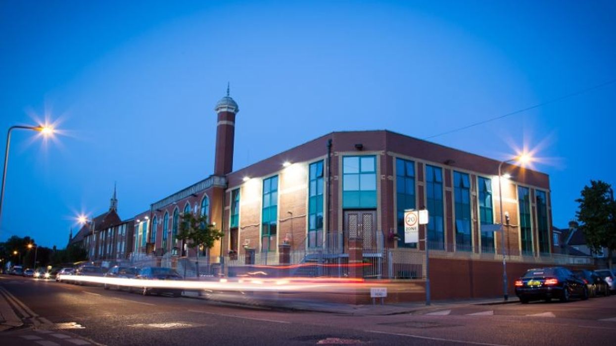 Muslims attacked with stones and eggs outside Ilford Islamic centre