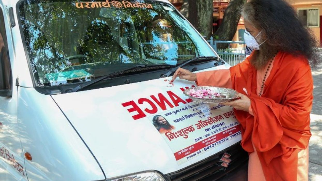 HH Swami Chidanand Saraswatiji launches free oxygen drive