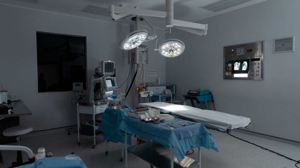 Patient dies after ex-security guard performs surgery in Lahore hospital