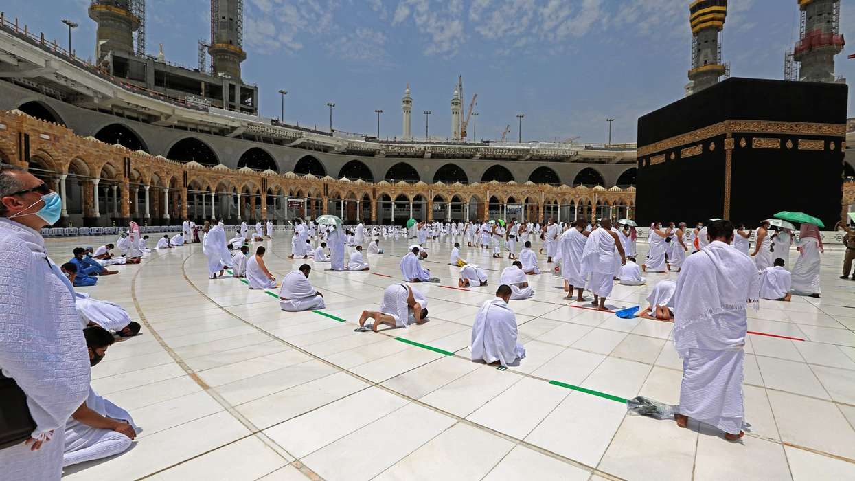 Saudi allows 60,000 vaccinated residents on hajj, bars foreigners again