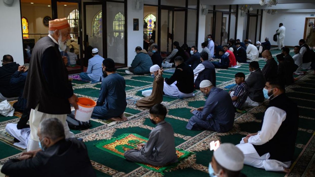Labour popularity 'falls among British Muslims'