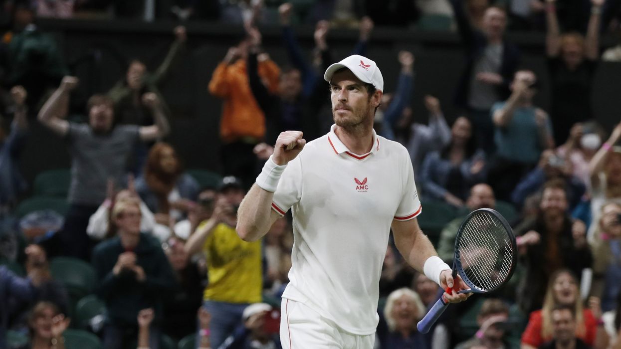 Murray survives scare in Wimbledon singles comeback