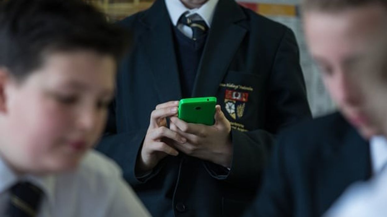 No mobile phones in UK schools under Williamson's consultation