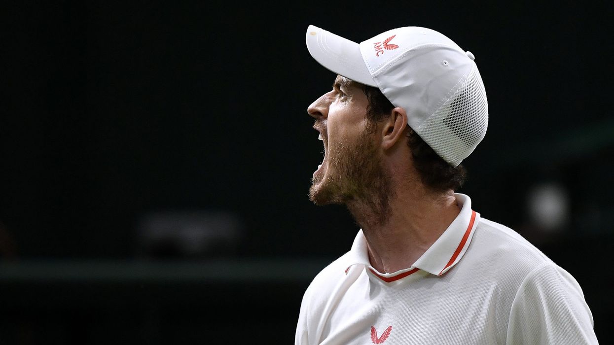 Battling Murray reaches third round