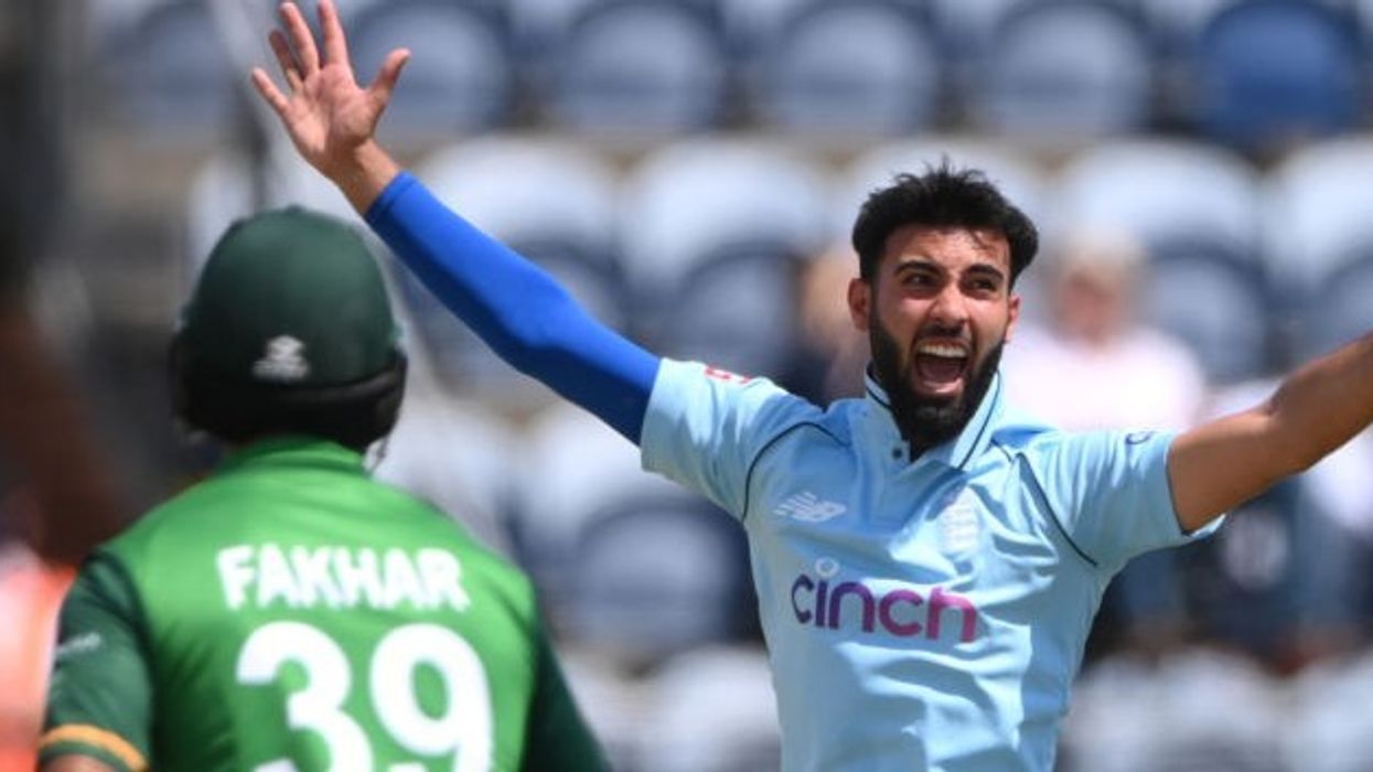 England thrash Pakistan despite virus woes