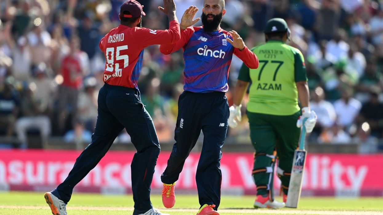 Spinners shine as England beat Pakistan to level T20 series 1-1