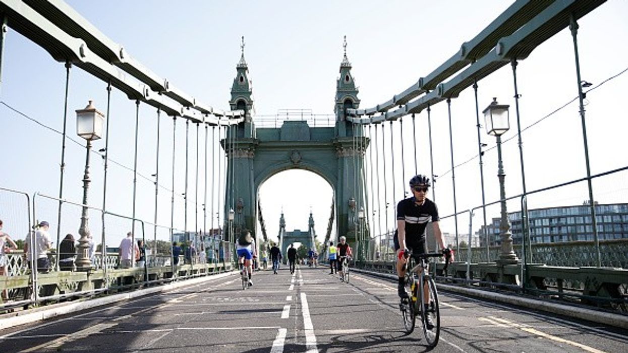 Experts alarmed over sweltering heatwave in UK
