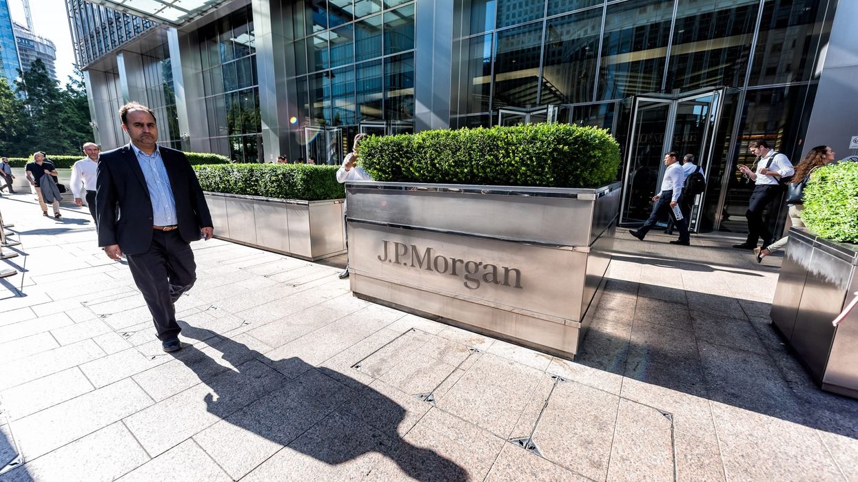 JP Morgan gives its chief executive a ‘special award’