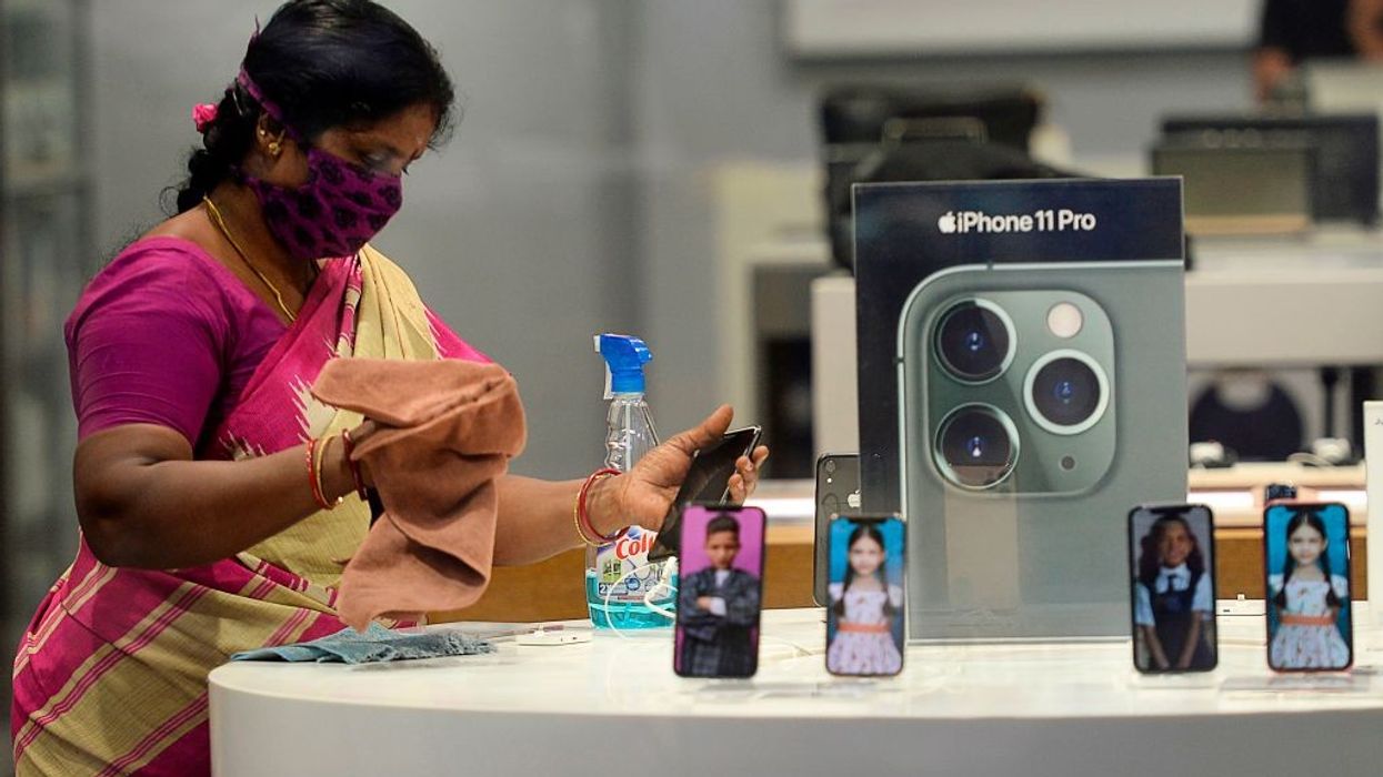 India helps Apple to post record revenue