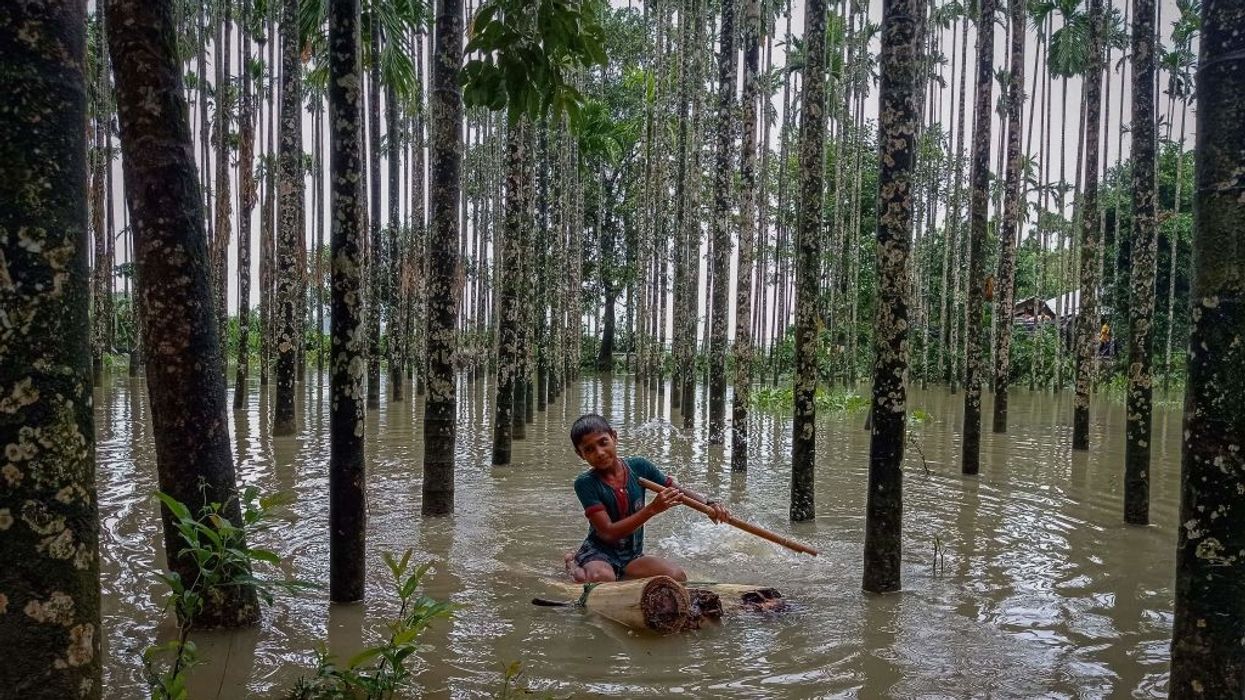 20 dead, 300,000 stranded in Bangladesh floods