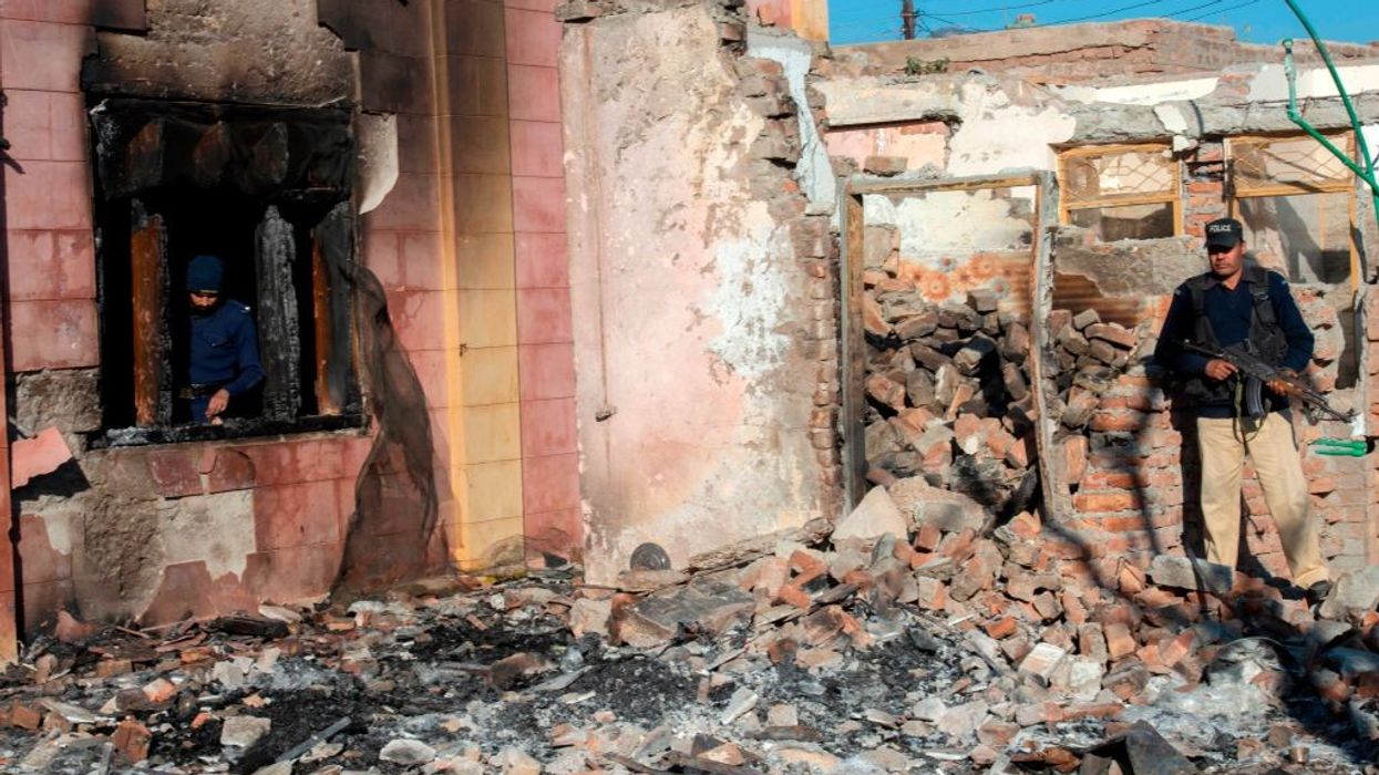 Mob sacks Hindu temple in Pakistan over blasphemy row
