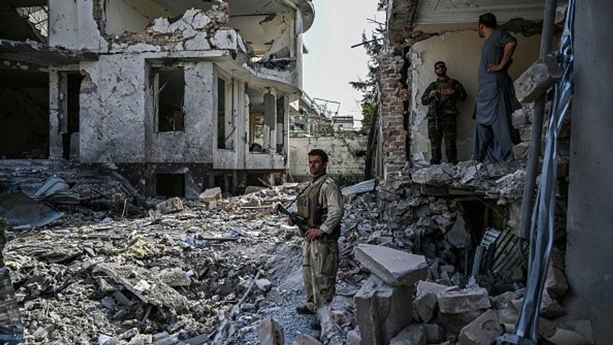 UK warns Britons in Afghanistan to leave immediately