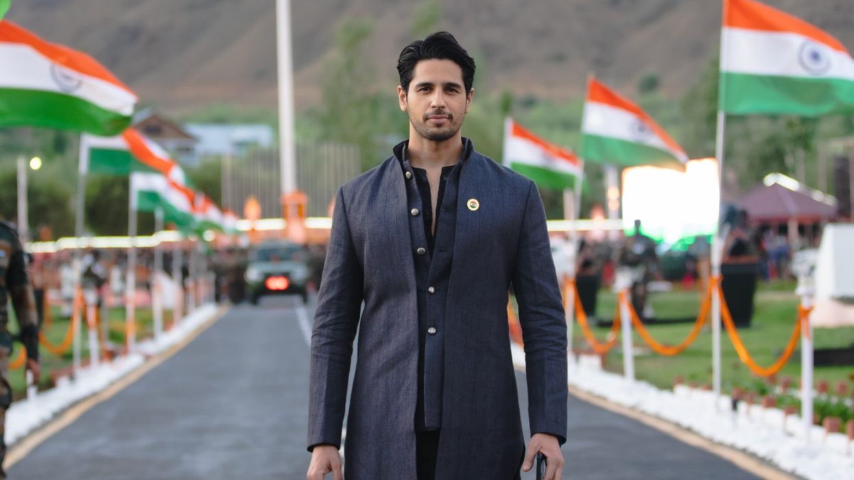 Splendid salute to a heroic soldier