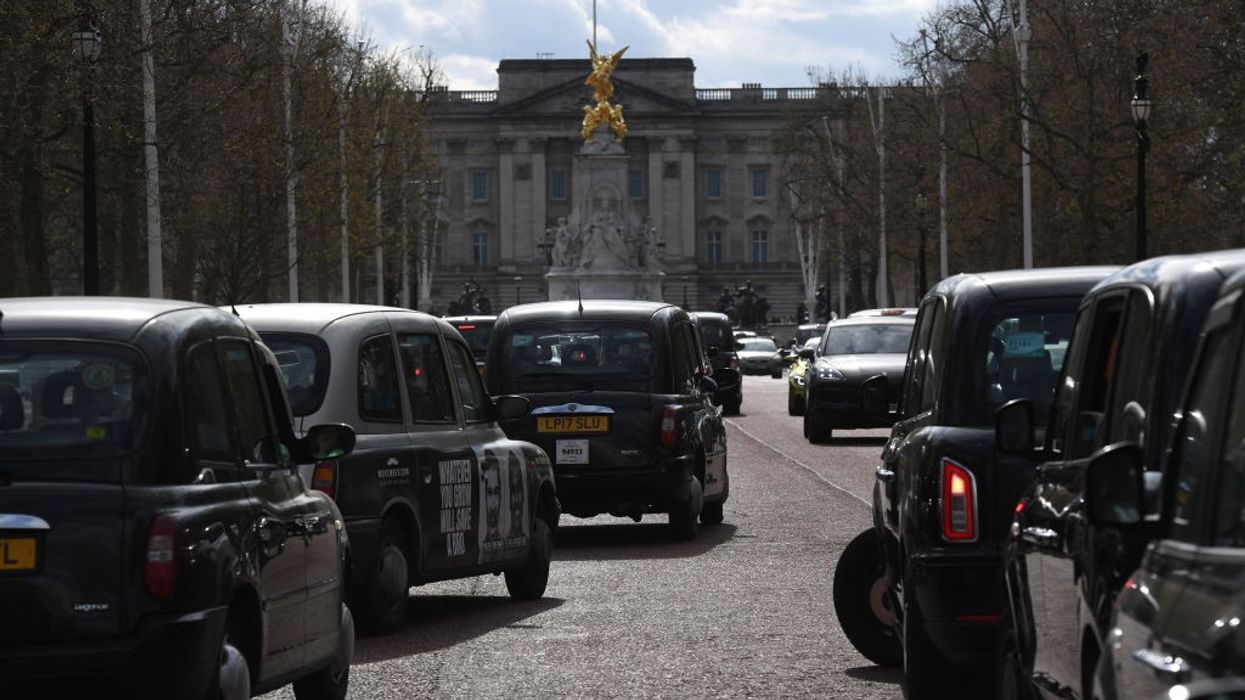 Shalwar kameez: Leeds cabbie loses dress code case against taxi firm