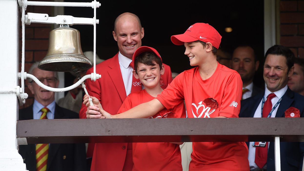 Lord's turn #RedForRuth as Tendulkar releases signed prints