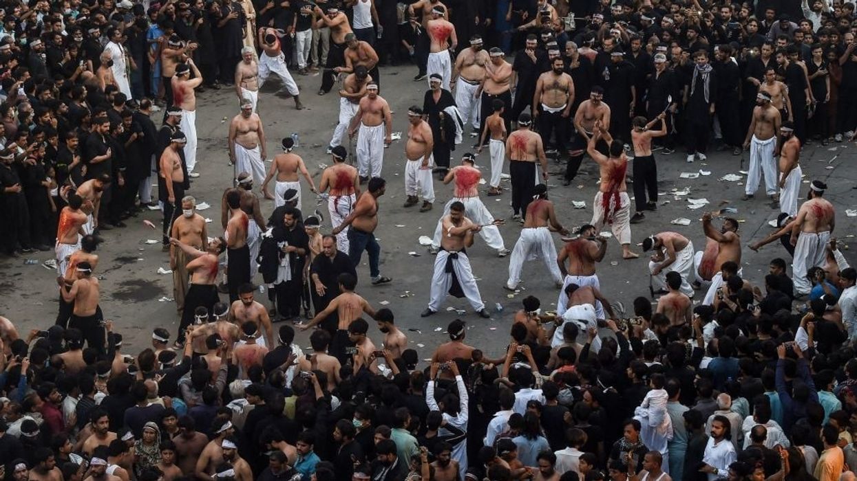 2 killed in explosion at Pakistan’s Muharram procession