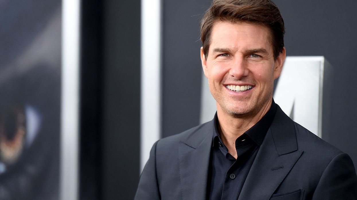 Tom Cruise tucks into curry at Asha Bhosle's restaurant