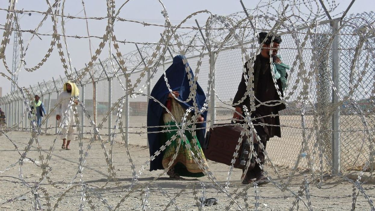 More people cross Pakistan border as crisis deepens in Afghanistan