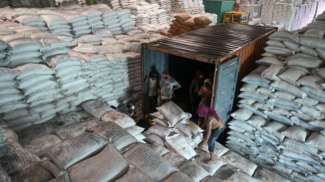 Sri Lanka seizes staple stocks to rein in prices