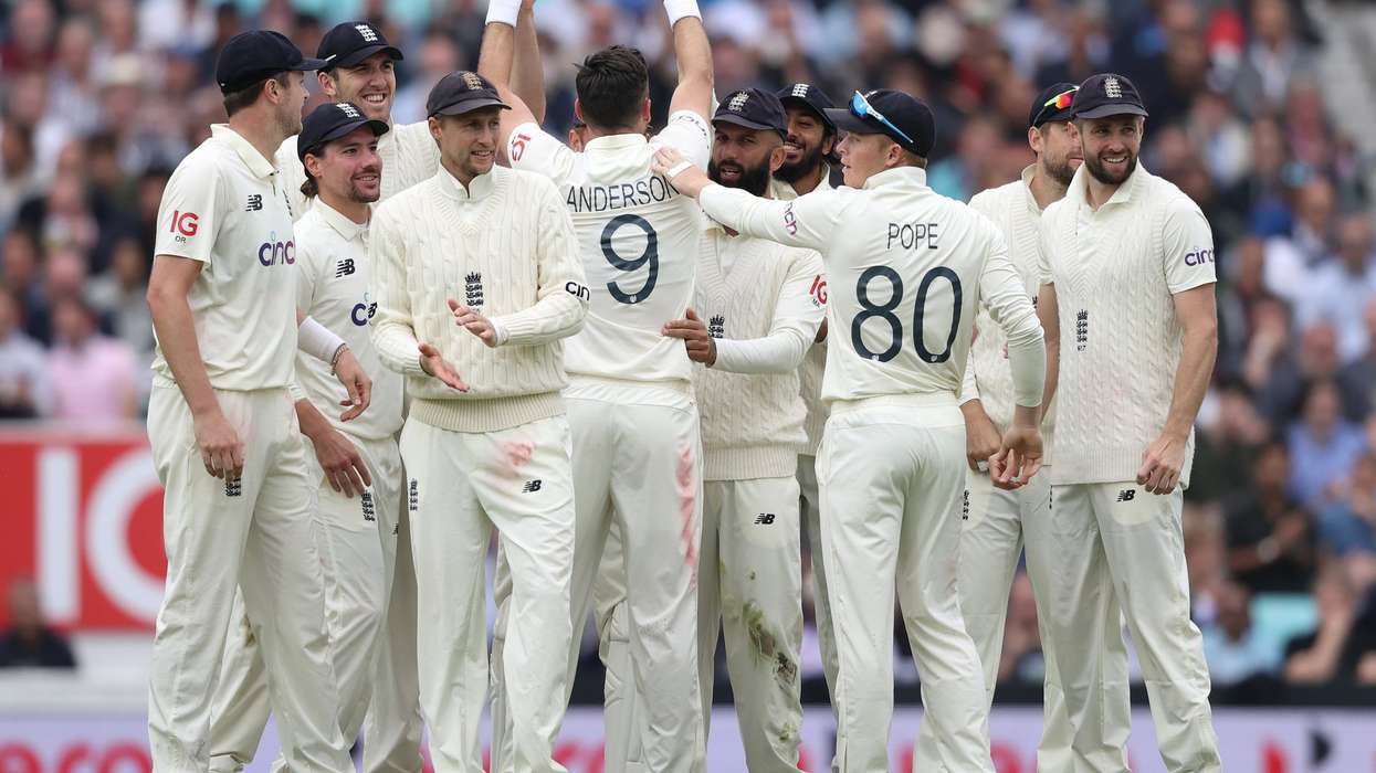 Golf and beach okayed for England cricketers on Ashes tour