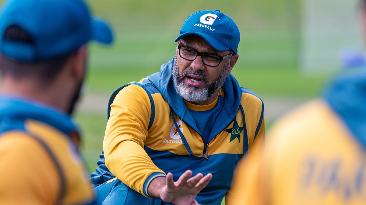 Waqar Younis apologises for 'namaz in front of Hindus' comment