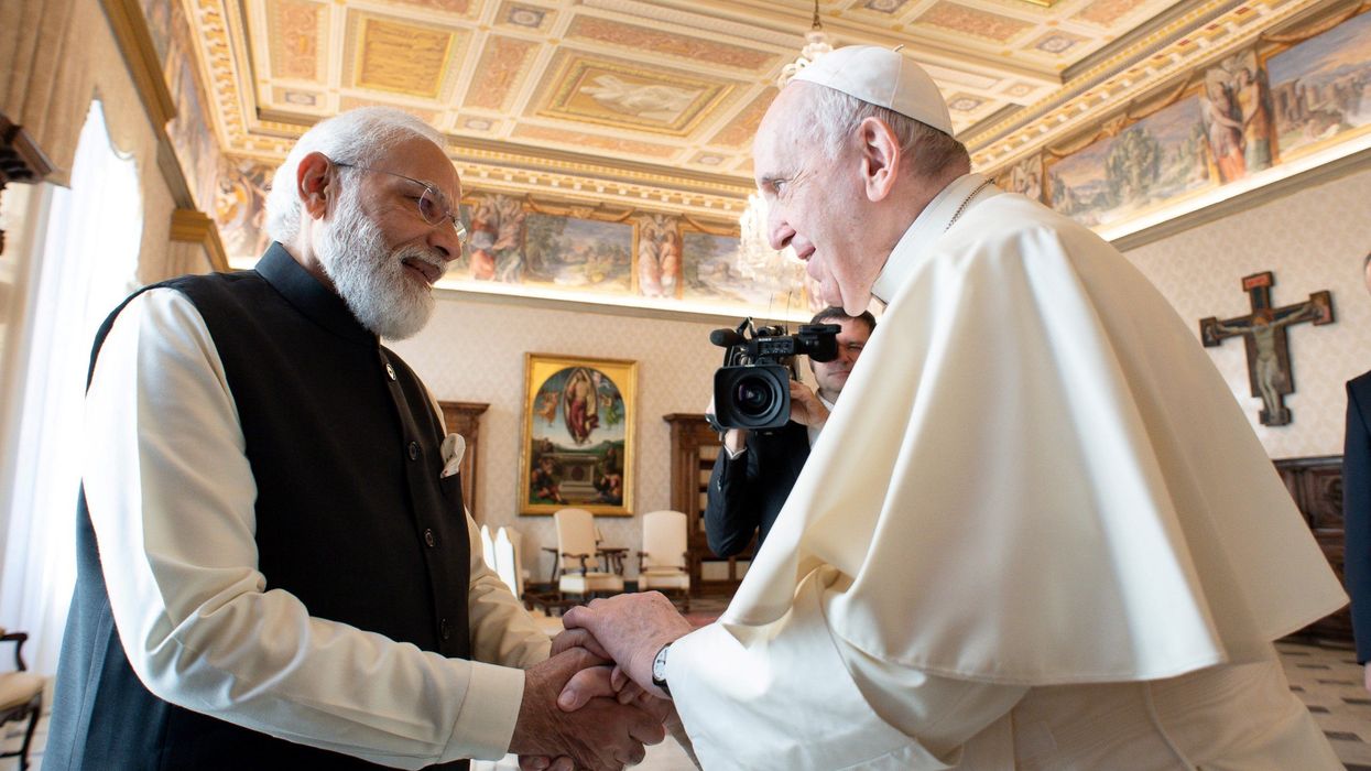 Modi meets Pope Francis, invites him to India