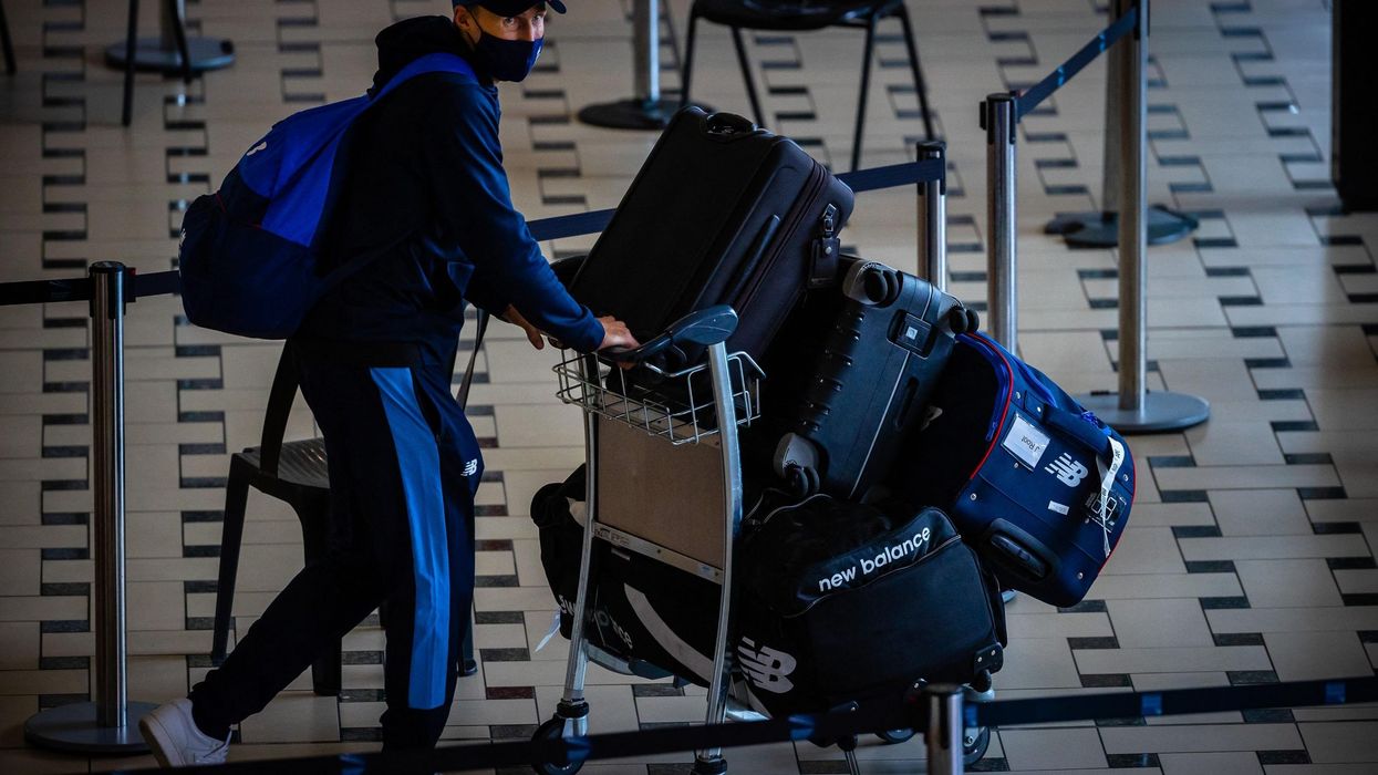 Root among early Ashes arrivals as English touch down in Australia