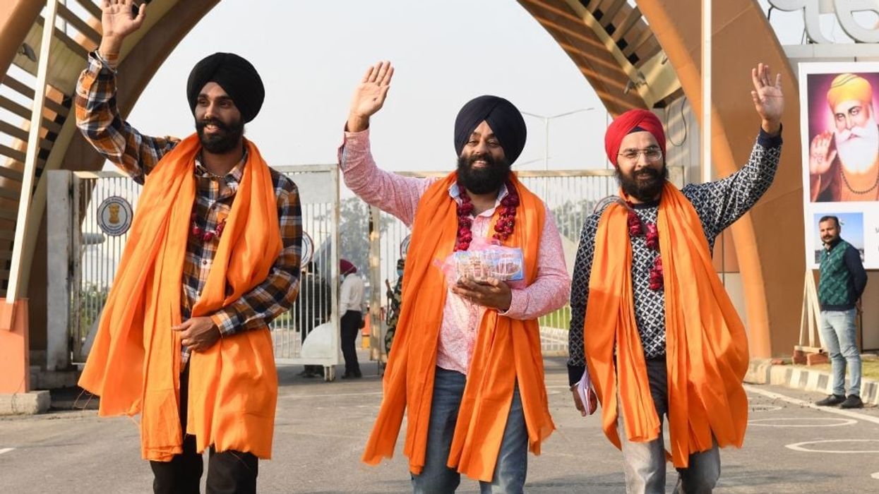 Dozens of Indian Sikhs offer payers at Kartarpur gurdwara in Pakistan